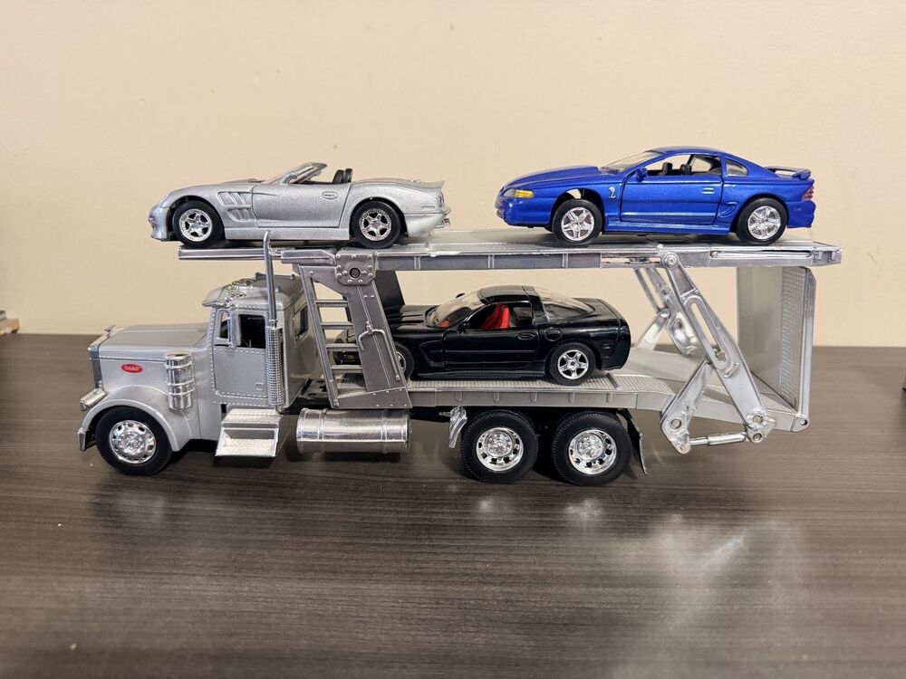 New Ray Motor Transport Peterbilt Car Hauler Transport Truck w/ 3 Vehicles 1:32